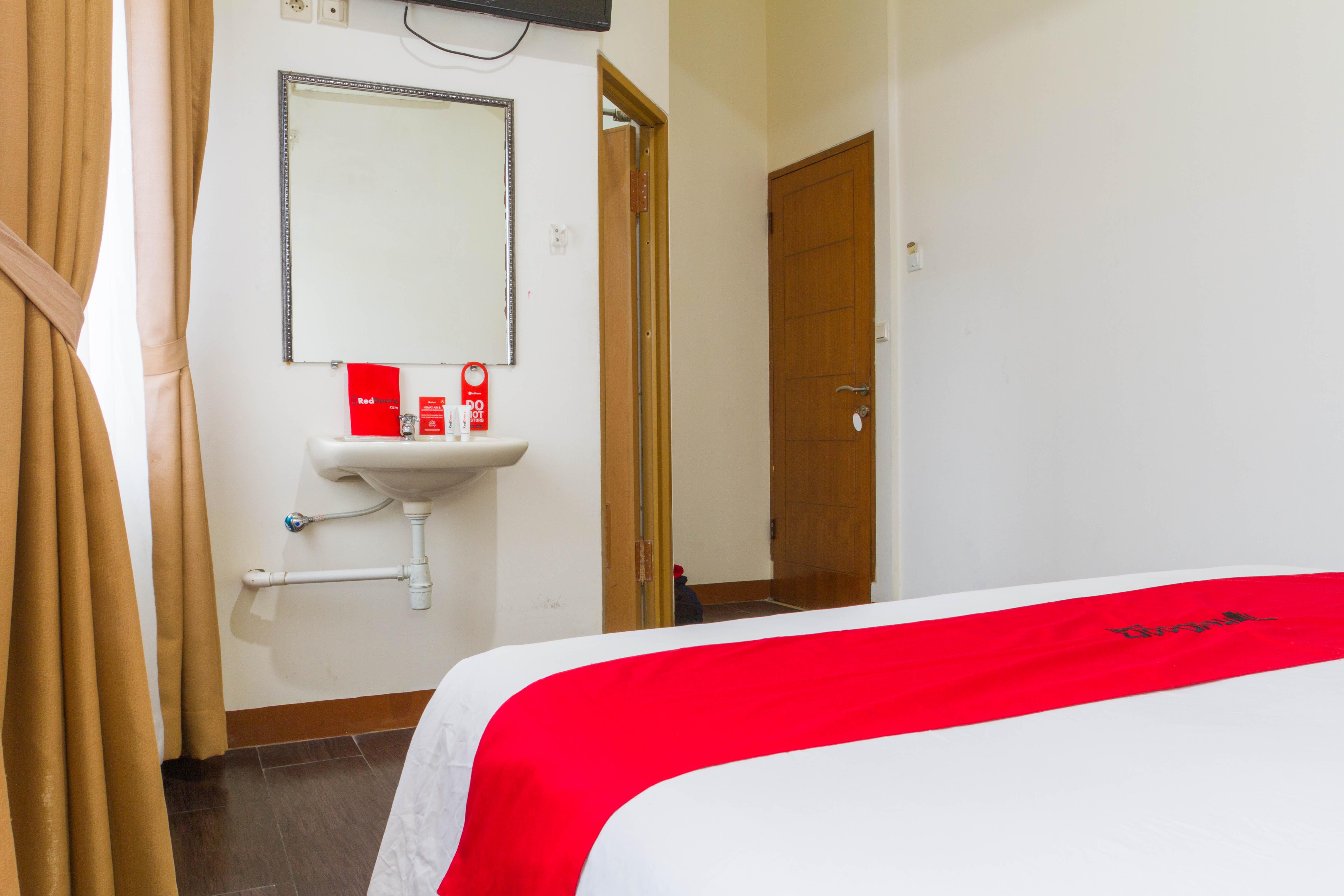 Reddoorz Plus @ Surapati 2 Bandung Exterior photo