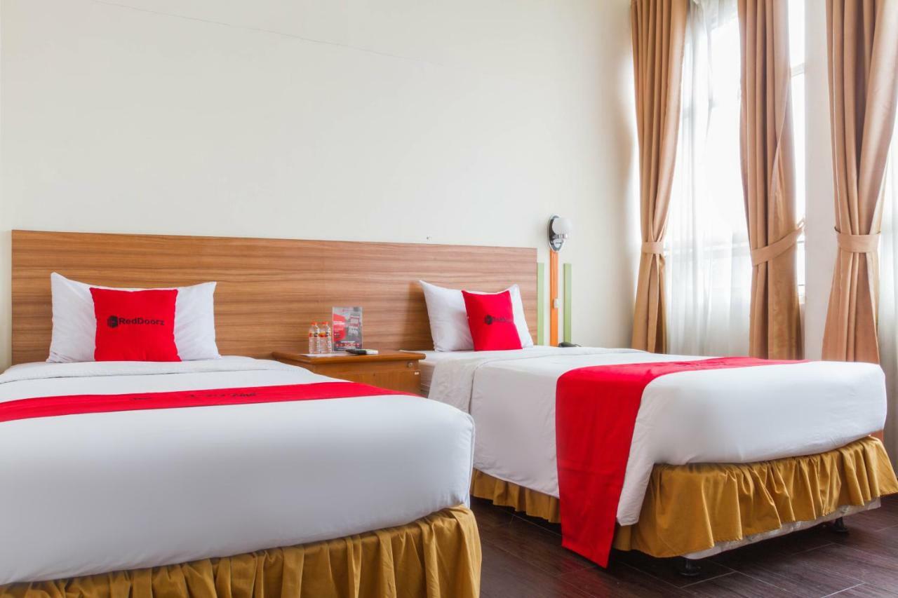 Reddoorz Plus @ Surapati 2 Bandung Exterior photo